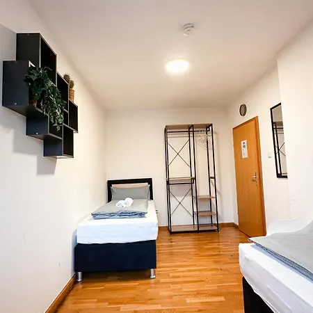 Suiteable Living - Boardinghaus mit Parkplätzen, WLAN und Waschraum Bayreuth Exterior foto
