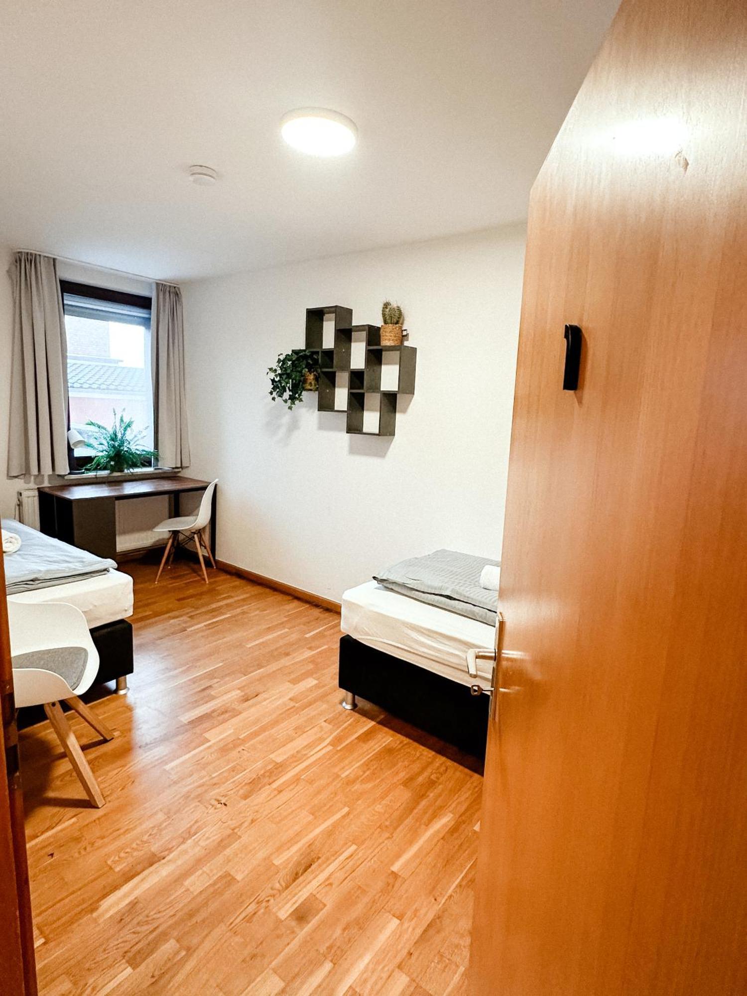 Apartment Suiteable Living - Boardinghaus Mit Parkplätzen, Wlan Und Waschraum *